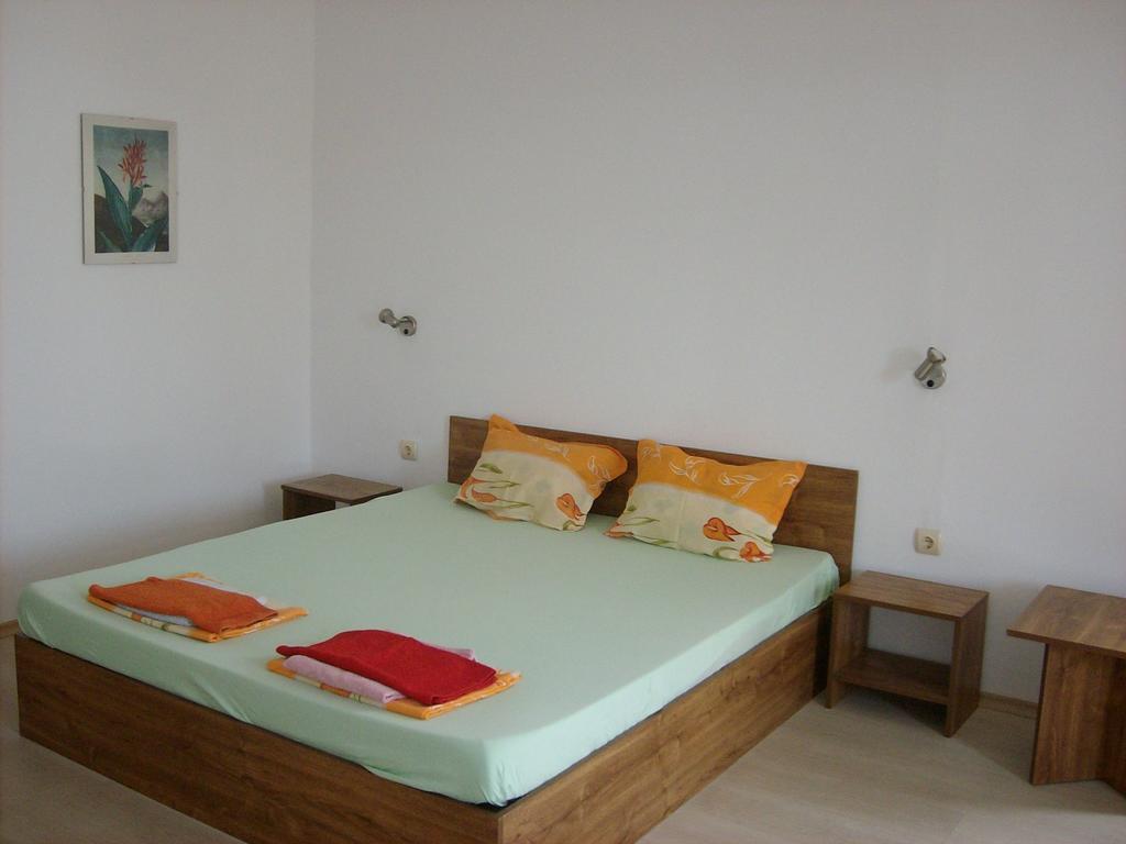 Hotel Neven Primorsko Habitación foto