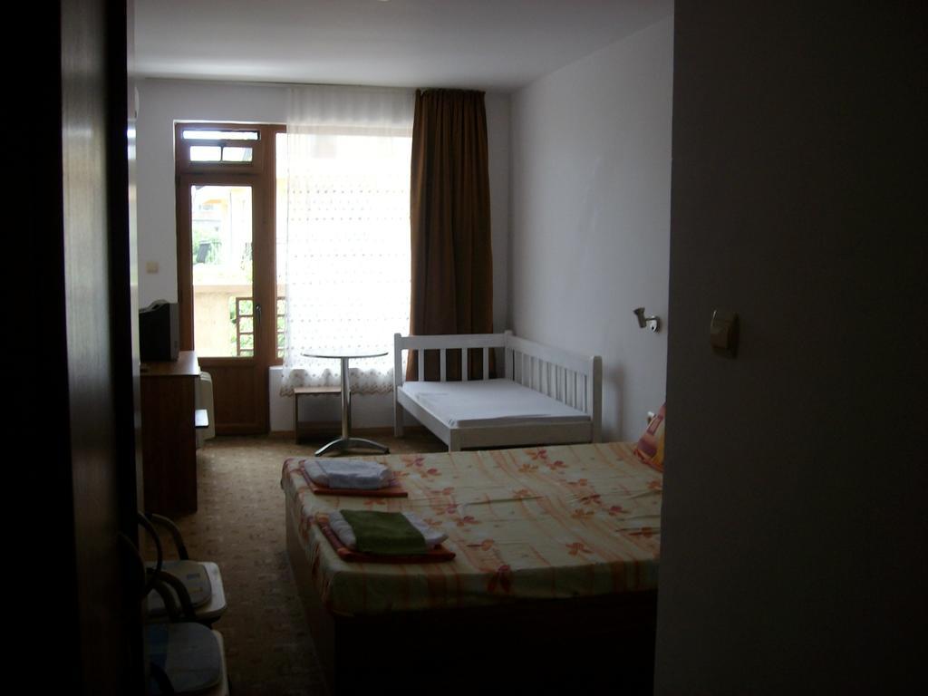 Hotel Neven Primorsko Habitación foto